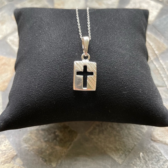 Jewelry - BLZ 925 sterling silver cross chain